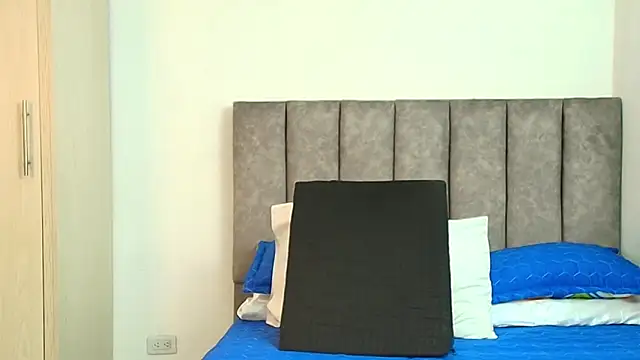 karina lewis  online show from 29, 11, 2025