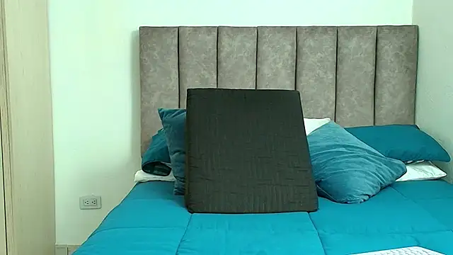 karina lewis  online show from 9, 4, 2026