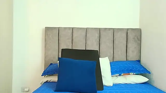 karina lewis  online show from 23, 9, 2025