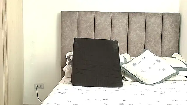 Snapshot of karina_lewis_ chatting on 19, 7, 2026 karina lewis online show from 19, 7, 2026