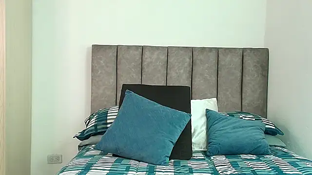 karina lewis  online show from 25, 2, 2026