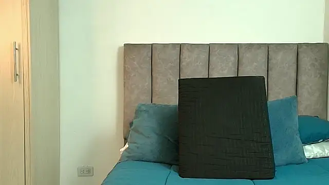 karina lewis  online show from 10, 4, 2026