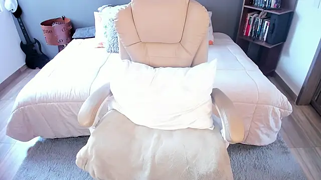 Roussmariehenao online show from 28, 9, 2025