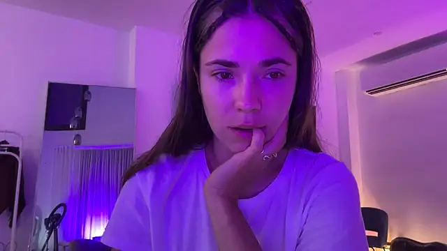 Mika Miller online show from 18, 9, 2025