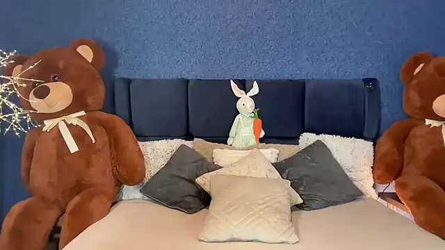 Mika Miller online show from 6, 4, 2026