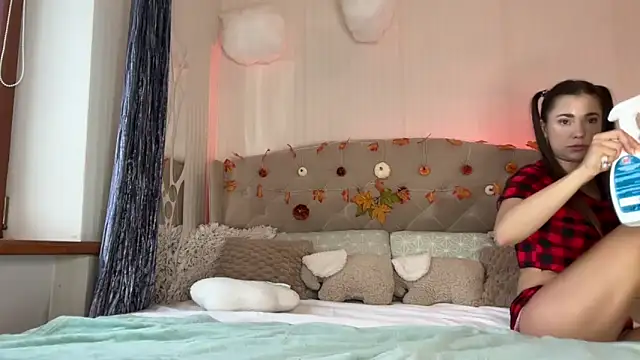 Mika Miller online show from 12, 10, 2025