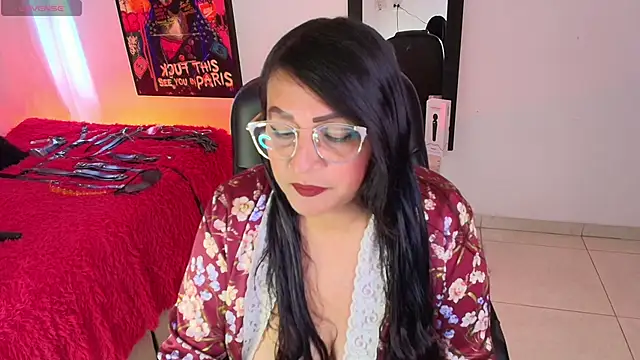 Victoria Red01 online show from 28, 11, 2025