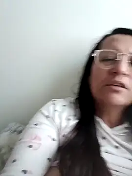 Victoria Red01 online show from 15, 9, 2025