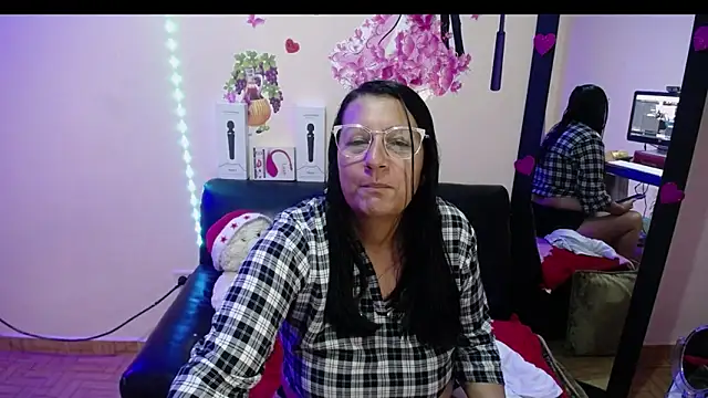 Victoria Red01 online show from 28, 12, 2024