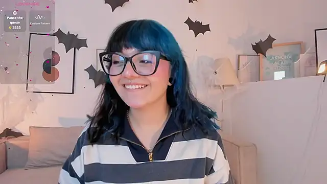 Snapshot of Sweet_Namii chatting on 5, 11, 2025 Sweet Namii online show from 5, 11, 2025