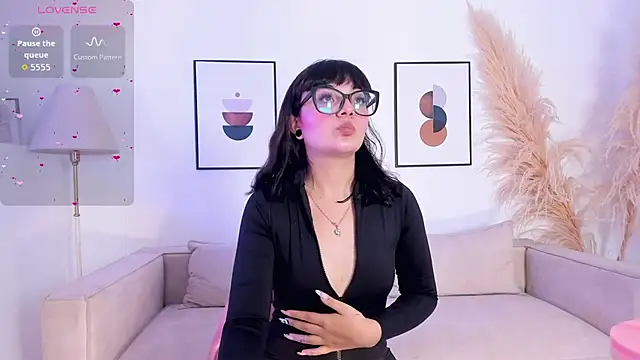 Snapshot of Sweet_Namii chatting on 9, 10, 2025 Sweet Namii online show from 9, 10, 2025