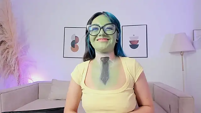 Snapshot of Sweet_Namii chatting on 14, 11, 2025 Sweet Namii online show from 14, 11, 2025