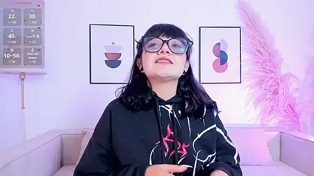 Snapshot of Sweet_Namii chatting on 14, 10, 2025 Sweet Namii online show from 14, 10, 2025