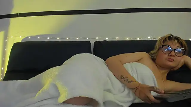 Snapshot of Sweet_Namii chatting on 23, 3, 2025 Sweet Namii online show from 23, 3, 2025