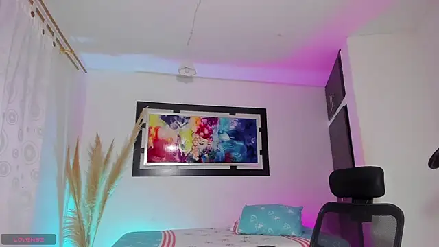 Scarlett 811 online show from 5, 3, 2025