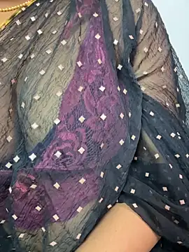 VR here 4U online show from 8, 11, 2025