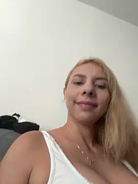 DollMagguie online show from 9, 9, 2025