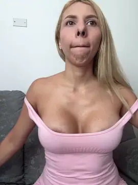 DollMagguie online show from 21, 3, 2025