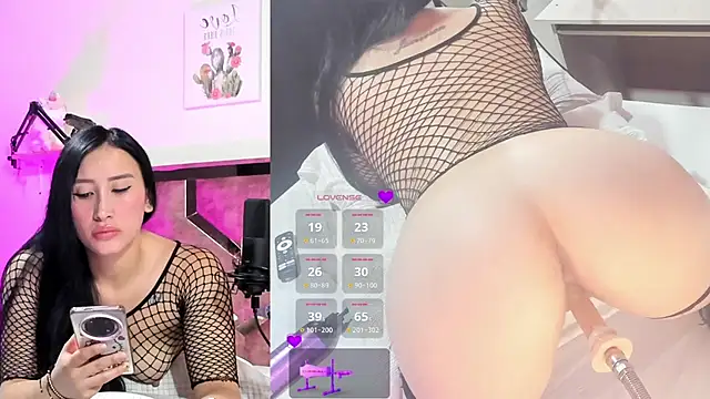 lili moonn online show from 6, 11, 2025