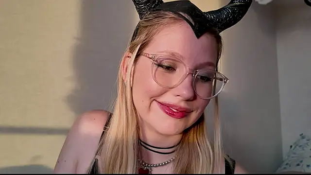 HoneyAudrey online show from 1, 11, 2025