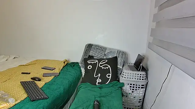 NaughtyKelly28 online show from 14, 4, 2026