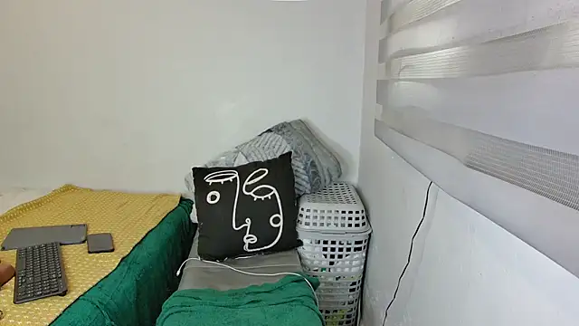 NaughtyKelly28 online show from 18, 4, 2026