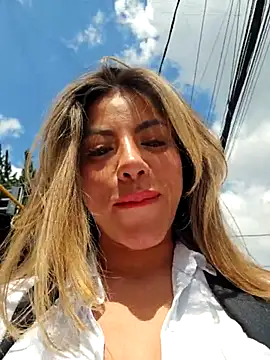 Karen San Miguel online show from 11, 11, 2025