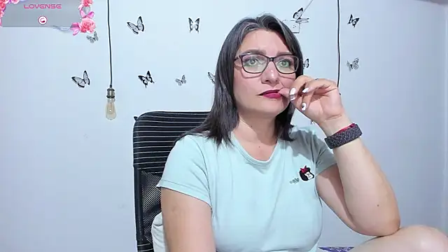 Amie Adams82  online show from 24, 3, 2026