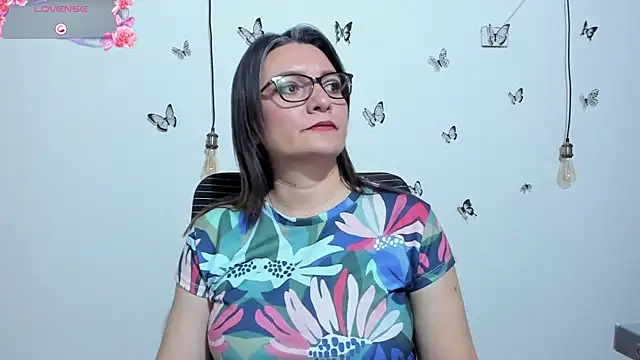 Amie Adams82  online show from 19, 12, 2025