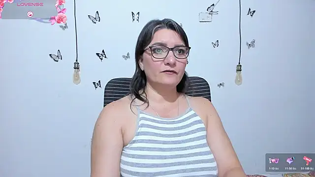 Amie Adams82  online show from 17, 4, 2026