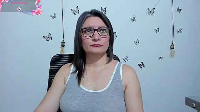 Amie Adams82  online show from 15, 1, 2026