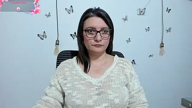 Amie Adams82  online show from 2, 12, 2025