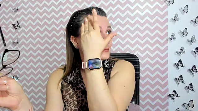 Amie Adams82  online show from 17, 2, 2025