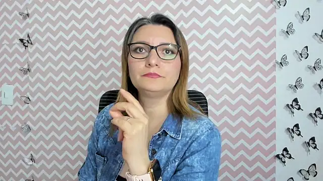 Amie Adams82  online show from 7, 2, 2025