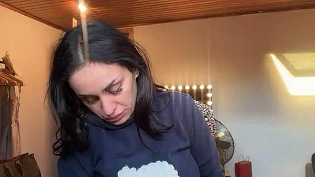 JeSuisUnTapin online show from 1, 12, 2025