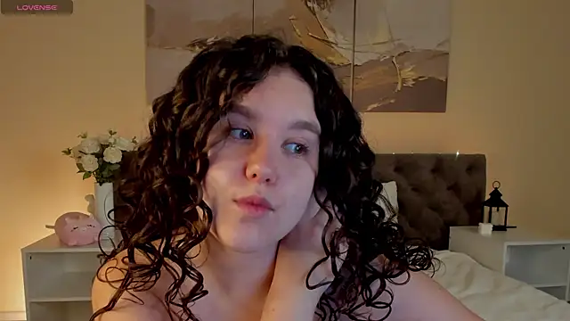 Snapshot of Ariella_Sol chatting on 20, 7, 2026 Ariella Sol online show from 20, 7, 2026