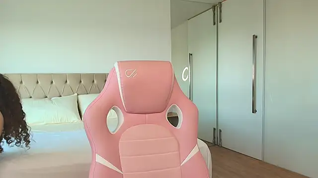 Ariella Sol online show from 15, 2, 2026