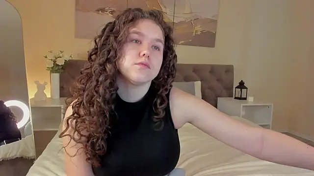 Snapshot of Ariella_Sol chatting on 8, 7, 2026 Ariella Sol online show from 8, 7, 2026