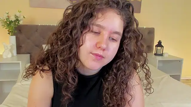 Snapshot of Ariella_Sol chatting on 18, 6, 2026 Ariella Sol online show from 18, 6, 2026