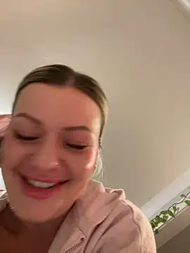 LoveShae  online show from 17, 1, 2025