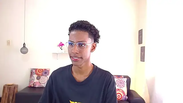 maiki18  online show from 7, 3, 2025