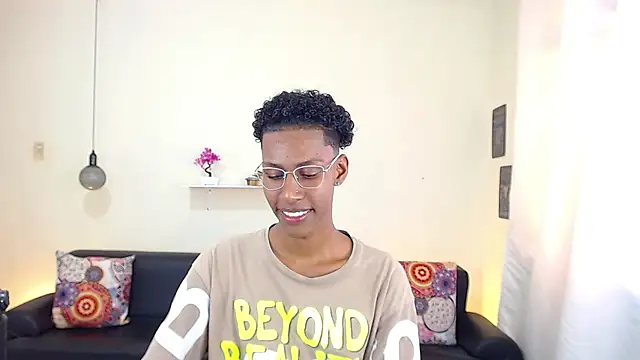 maiki18  online show from 5, 3, 2025