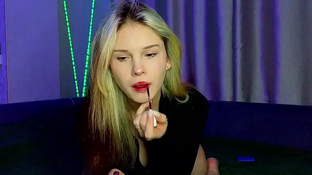 Snapshot of excited-kristi chatting on 23, 12, 2024 excited-kristi online show from 23, 12, 2024