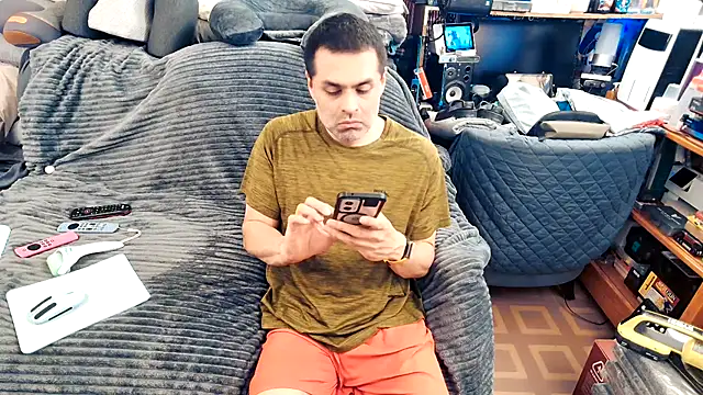 Snapshot of ClampMaster chatting on 4, 10, 2025 ClampMaster online show from 4, 10, 2025