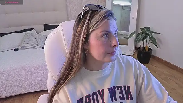 brandy sweet  online show from 27, 9, 2025