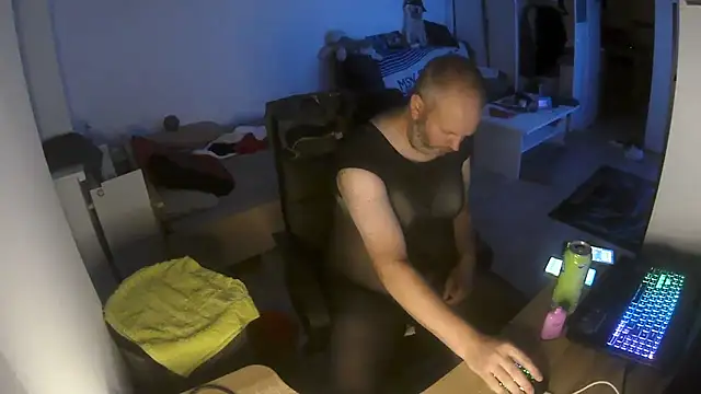 ShyBoy1982 online show from 20, 9, 2025