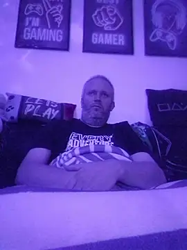 ShyBoy1982 online show from 18, 10, 2025