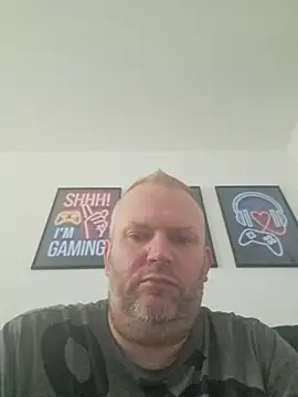 ShyBoy1982 online show from 6, 11, 2025