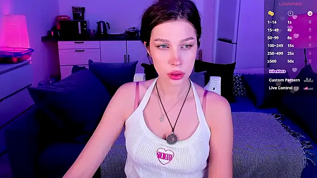 tenderdreams online show from 2, 11, 2025