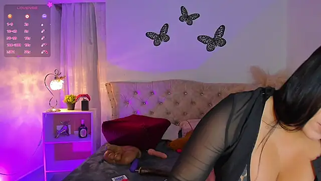 Sarahballiston  online show from 7, 11, 2025